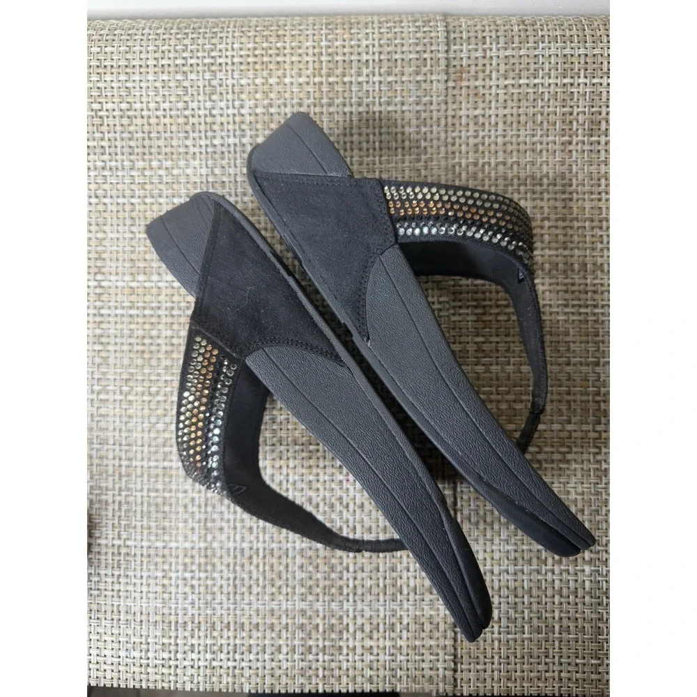FitFlop Women's US 7 Luxe Rhinestone Sandals Black Thong Wedge Flip Flop